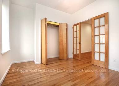 Main picture of 310 East 85th St
