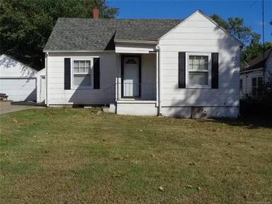 Main picture of 2026 S Johnstone Ave