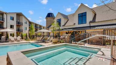 Main picture of White Fence Farm