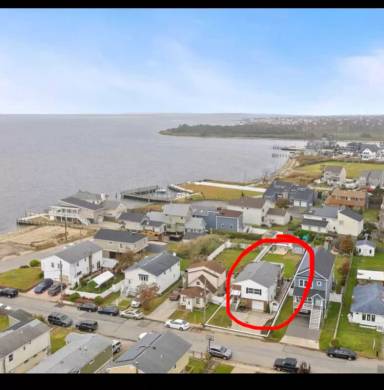 Main picture of 881 Surf St