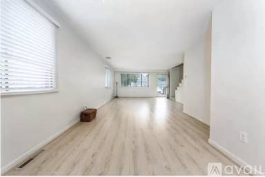 Main picture of 329 W Main St