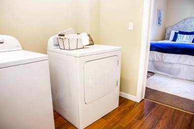 Main picture of 215 N Dicks St