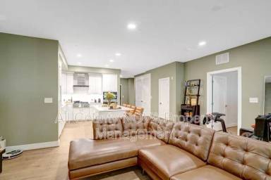 Main picture of 635 Slaters Ln