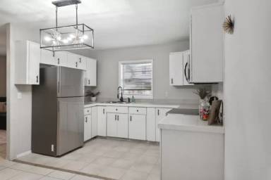 Main picture of 2706 W Tyson Ave