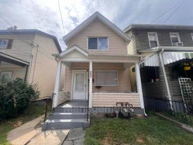 Main picture of 207 Railroad Ave