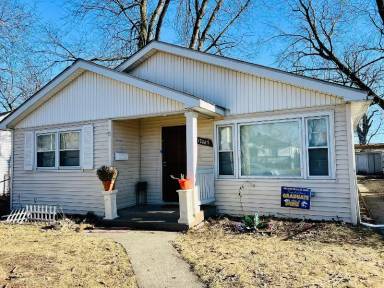 Main picture of 17067 Lincoln St