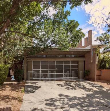 Main picture of 4105 Bay Ct NE