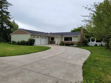 Main picture of 149 NE Fairway Dr