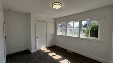 Main picture of 604 Camas Ave NE