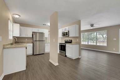 Main picture of 611 Rosemarie Ave