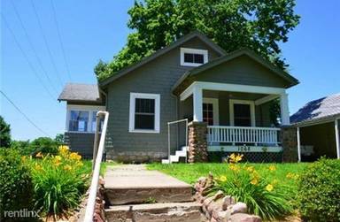 Main picture of 1068 Central St