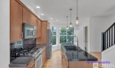 Main picture of 1719 E Pine St