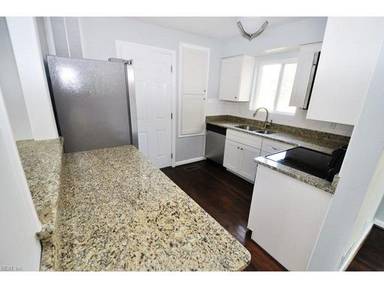 Main picture of 4932 Erskine St