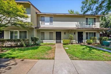 Main picture of 8828 La Riviera Dr