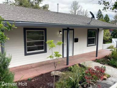 Main picture of 5059 Thorne Dr