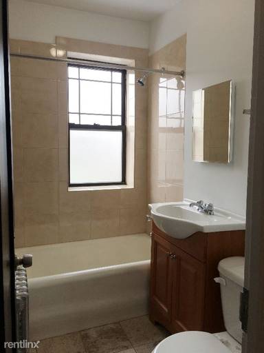 Main picture of 1023 W Argyle St