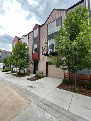 Main picture of 5552 W 10th Pl