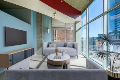 Main picture of Glass House