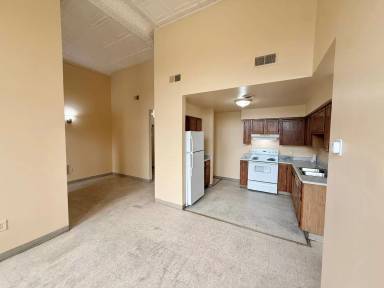 Main picture of 681 Brown St