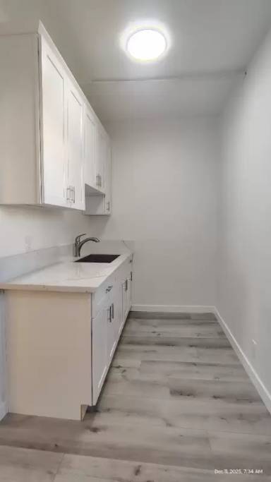 Main picture of 1567 S Hobart Blvd