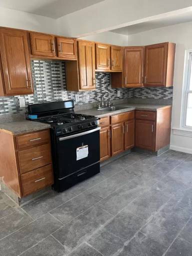 Main picture of 78 Lockman Ave