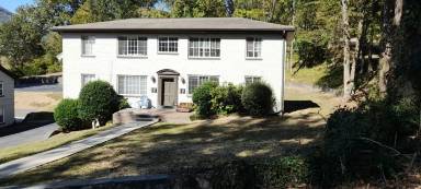 Main picture of 1205 W 50th St