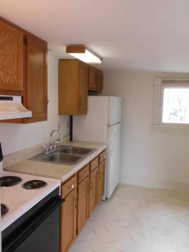 Main picture of 205 E Pine St