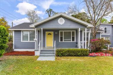 Main picture of 3694 Grandy Ave