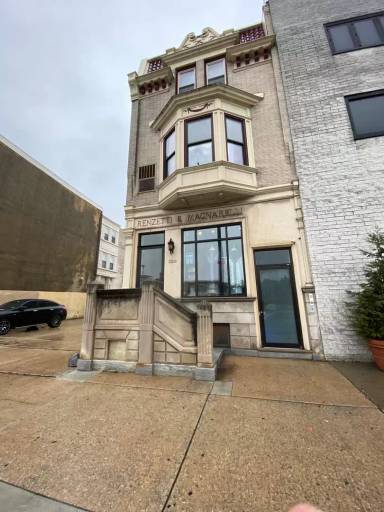 Main picture of 2216 S Broad St