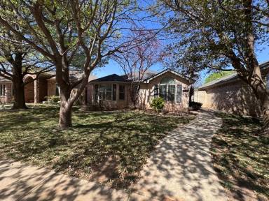 Main picture of 3518 104th St