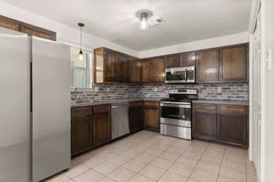 Main picture of 210 Marston Ave