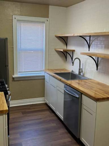 Main picture of 1712 N Indiana Ave
