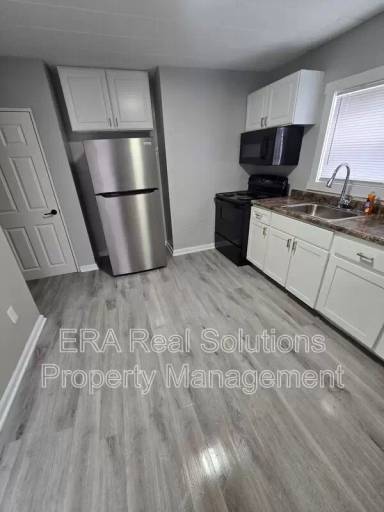 Main picture of 686 N James Rd