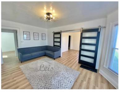 Main picture of 300 S Main St