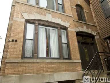 Main picture of 1022 N Damen Ave