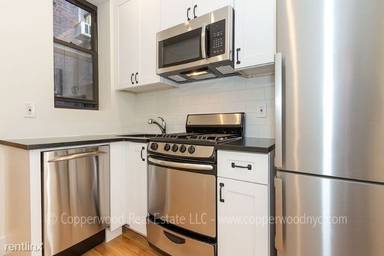 Main picture of 121 East 82nd St