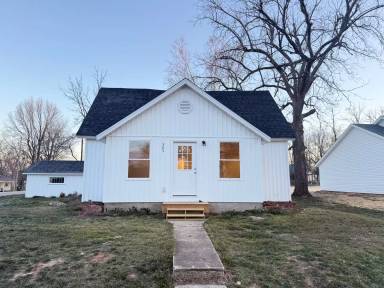 Main picture of 325 W Tyndal St