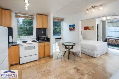 Main picture of 240 Liliuokalani Ave