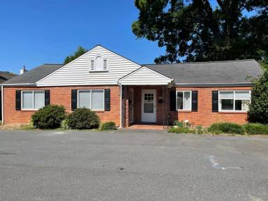 Main picture of 1300 S Kings Dr