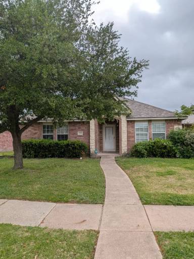Main picture of 2818 Meadow Bluff Dr