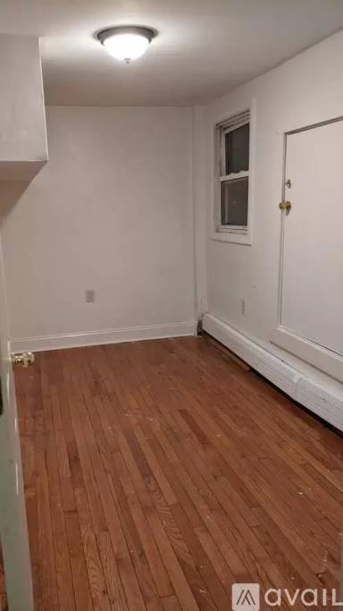 Main picture of 8 Paris St