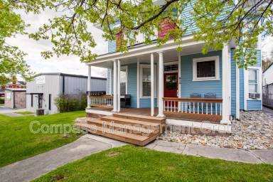 Main picture of 813 N Hall of Fame Dr