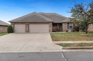 Main picture of 5667 S Winsor Dr