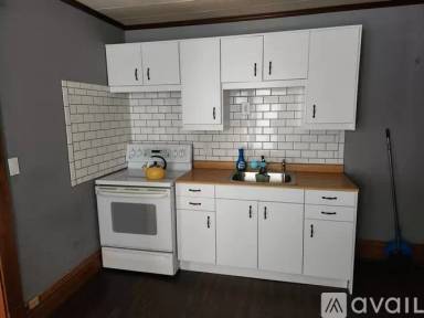 Main picture of 132 W 12th Ave