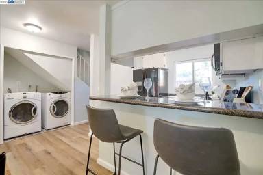 Main picture of 681 Racquet Club Cir