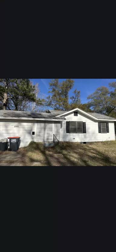 Main picture of 2001 W 28th Ave