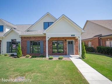 Main picture of 493 Wade Rd SE
