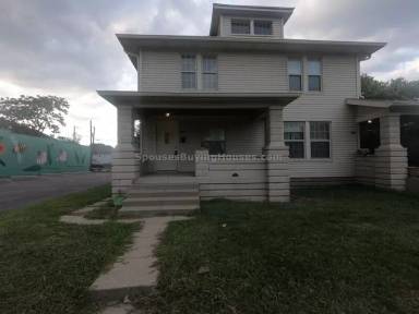 Main picture of 1920 E Washington St
