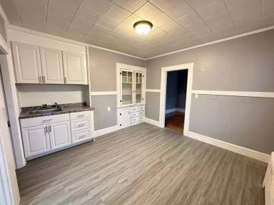 Main picture of 561 Silver St