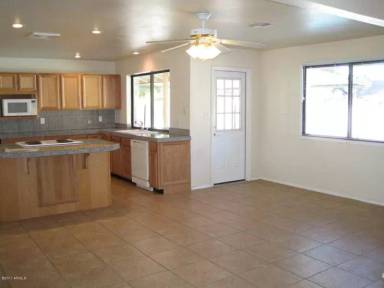 Main picture of 718 E Manhatton Dr